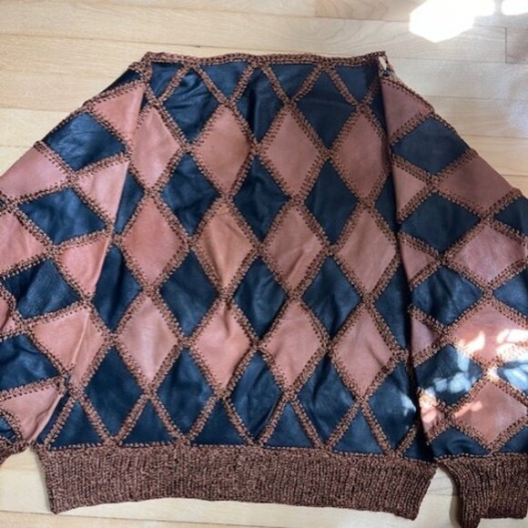 SOLD - 70s VINTAGE LEATHER BLACK & TAN TOP - Picture 3 of 5
